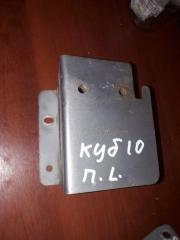 Крепление кронштейн усилителя бампера переднее левое Nissan Cube 2000