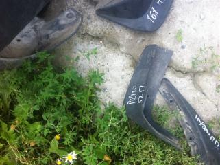 Брызговик передний правый Renault Megan Б/У Брызговик передний правый Renault Megan