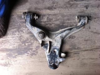 Рычаг передний правый Mitsubishi Pajero