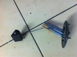 Датчик уровня топлива Toyota Kluger Б/У Датчик уровня топлива Toyota Kluger