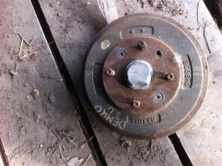 Запчасть ступица задняя Mazda Demio