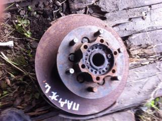 Кулак поворотный передний Mitsubishi Pajero