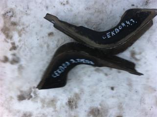 Кронштейн подножки Toyota Sequoia 2010