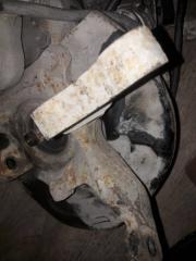 Поворотный кулак передний правый Mitsubishi Libero 1993