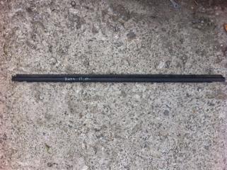 Запчасть молдинг стекла правый Toyota Vitz