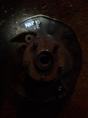 Поворотный кулак передний правый Toyota Wish 2006