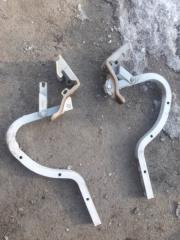 Крепление крышки багажника Toyota Carina 1995