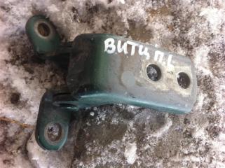 Запчасть петли на дверь ( крепление двери) Toyota vitz