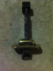 Ограничитель двери Nissan Cefiro