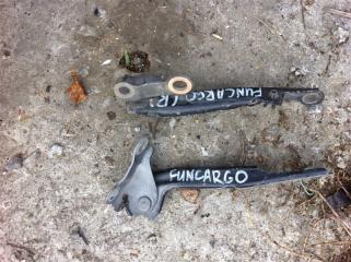 Петли крепление капота Toyota Funcargo