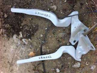 Петли крепление капота Nissan Qashqai