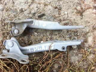 Петли крепление капота Toyota platz