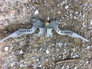 Петли крепление капота Toyota Avensis