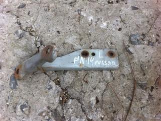 Петли крепление капота левые Nissan Pulsar