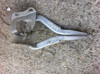 Петли крепление капота Toyota Auris