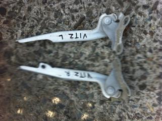 Запчасть петли крепление капота Toyota vitz