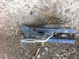 Запчасть петли крепление капота Nissan Navara