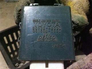 Блок управления центральным замком Lexus RX330