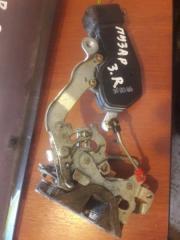 Фото запчасти замок двери задний правый Daihatsu Pyzar Б/У запчасть Запчасть замок двери задний правый Daihatsu Pyzar