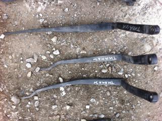 Держатель щетки стеклоочистителя (поводки дворников) Nissan Teana