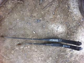 Держатель щетки стеклоочистителя (поводки дворников) Mazda Bongo 2000