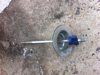 Болт крепления запасного колеса Toyota Camry