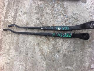 Держатель щетки стеклоочистителя (поводки дворников) Nissan Terrano