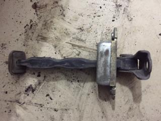 Ограничитель двери задний Nissan Sunny