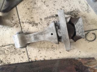 Фото запчасти подушка двигателя HYUNDAI I30 2014 Б/У запчасть Запчасть подушка двигателя HYUNDAI I30 2014