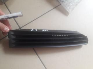 Запчасть заглушка бампера Audi A8 1999