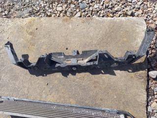 Кронштейн бампера центральный Porsche Cayenne 2013 Б/У Кронштейн бампера центральный Porsche Cayenne 2013