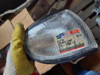 Габарит поворотник правый Nissan Sunny 1993