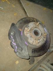 Поворотный кулак передний Mazda Familia 1997