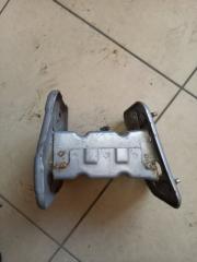 Кронштейн бампера левый Nissan Tiida Latio 2005