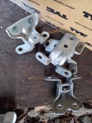 Фото запчасти петли на дверь ( крепление двери) правые KIA Rio 2019 Б/У запчасть Запчасть петли на дверь ( крепление двери) правые KIA Rio 2019