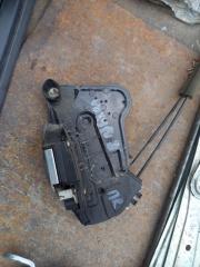 Замок двери передний правый Toyota Voxy 2015