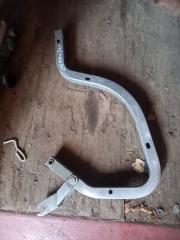 Крепление крышки багажника правое Toyota Premio 2003