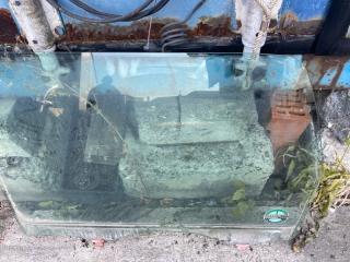 Стекло заднее левое Toyota Sequoia 2010