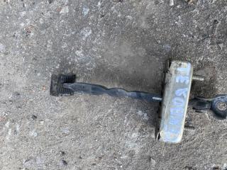 Ограничитель двери задний левый Toyota Sequoia