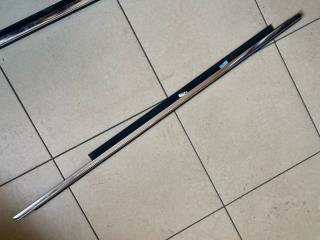 Запчасть молдинг стекла правый Audi Q5 2012