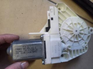 Запчасть мотор стеклоподъемника передний правый Audi Q5 2012