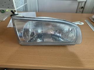 Фара передняя правая Toyota Corolla