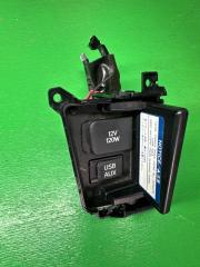 Разъем AUX CT200h 2013 ПРОБЕГ 79.000 КМ ZWA10 2ZR-FXE