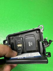 Разъем AUX lexus CT200h ZWA10 2ZR-FXE