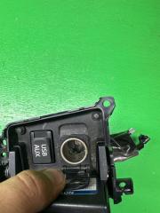 Разъем AUX CT200h 2013 ПРОБЕГ 79.000 КМ ZWA10 2ZR-FXE