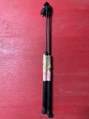 Запчасть амортизатор двери багажника задний lexus CT200h 2013 ПРОБЕГ 79.000 КМ