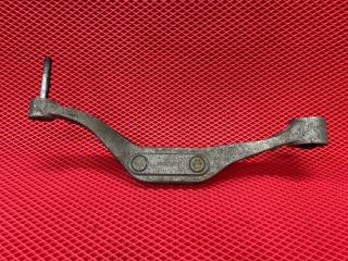 Запчасть кронштейн редуктора передний правый CADILLAC ESCALADE 2006 ПРОБЕГ 67 000