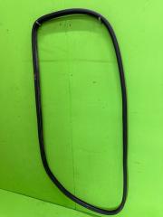 Фото запчасти уплотнительная резинка боковой двери передняя левая JEEP GRAND CHEROKEE 2012 контрактная запчасть Запчасть уплотнительная резинка боковой двери передняя левая JEEP GRAND CHEROKEE 2012