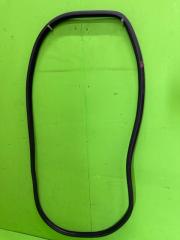 Фото запчасти уплотнительная резинка боковой двери передняя правая JEEP GRAND CHEROKEE 2012 контрактная запчасть Запчасть уплотнительная резинка боковой двери передняя правая JEEP GRAND CHEROKEE 2012