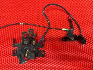 Замок капота SUBARU XV 2021 Пробег 66925 км Цвет G1U (Серебристый) контрактная Замок капота SUBARU XV 2021 Пробег 66925 км Цвет G1U (Серебристый)